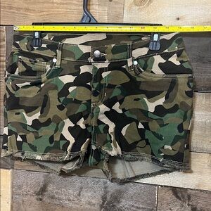 Venus Stretchy Camo Shorts, Women's/Ladies' size 6 camouflage shorts, like new